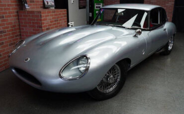 Jaguar-XK-Coupe-1968-Silver-Red-45081-4