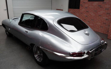 Jaguar-XK-Coupe-1968-Silver-Red-45081-7