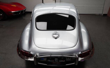 Jaguar-XK-Coupe-1968-Silver-Red-45081-8