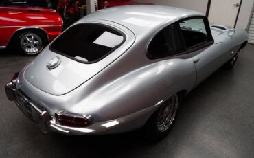 Jaguar-XK-Coupe-1968-Silver-Red-45081-9