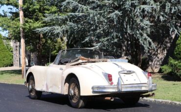 Jaguar-XK150-DHC-1960-White-Black-0-3