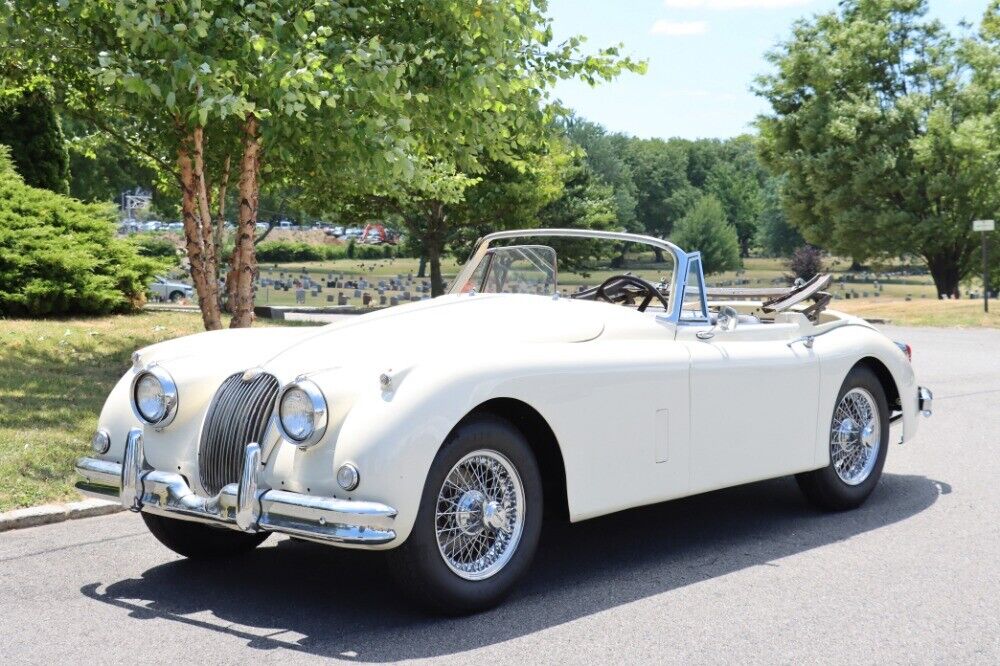 Jaguar-XK150-DHC-1961-White-Black-0-1