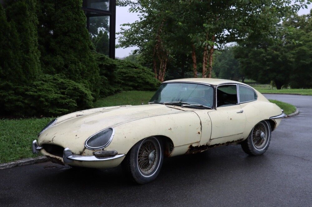 Jaguar-XKE-Series-I-1965-Yellow-Black-0-1