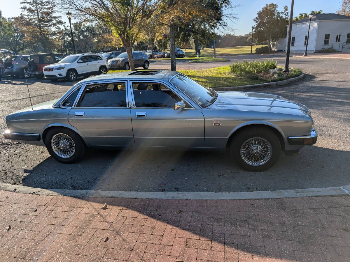 Jaguar-Xj6-vanden-plas-1990-blue-186683-3