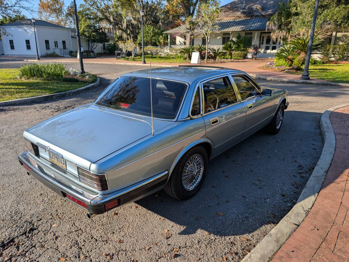 Jaguar-Xj6-vanden-plas-1990-blue-186683-4