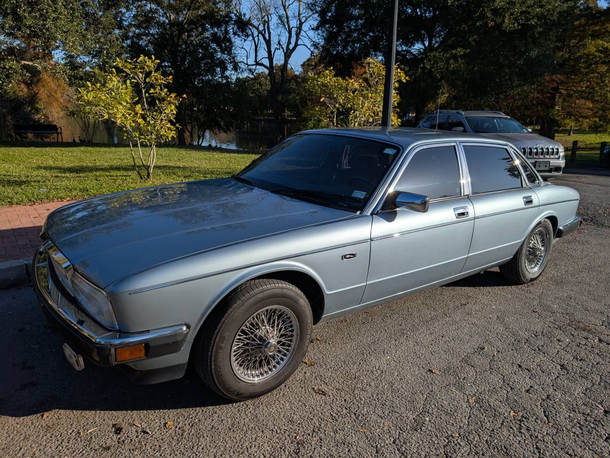 Jaguar-Xj6-vanden-plas-1990-blue-186683-7