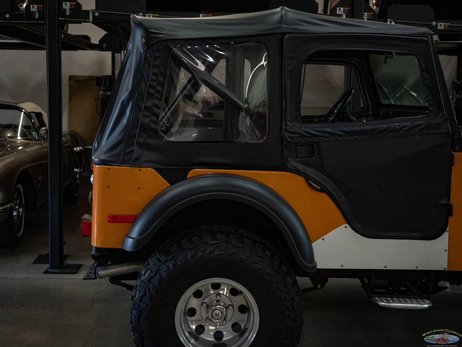 Jeep-CJ-1973-Orange-Black-9088-1