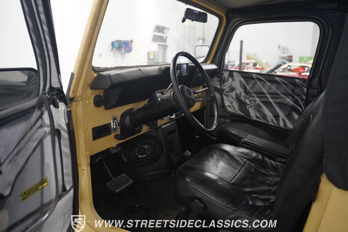 Jeep-CJ-1981-Tan-Black-1759-3