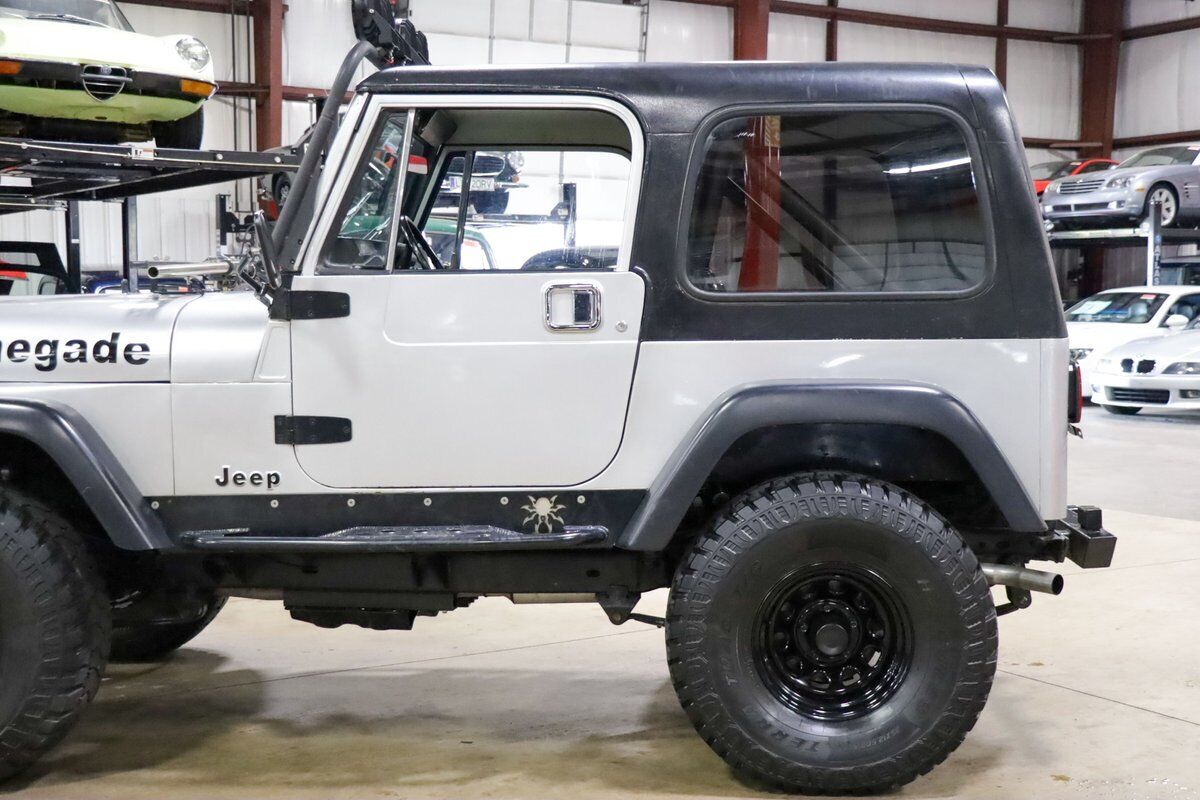 Jeep-CJ-1983-Silver-Black-262759-4