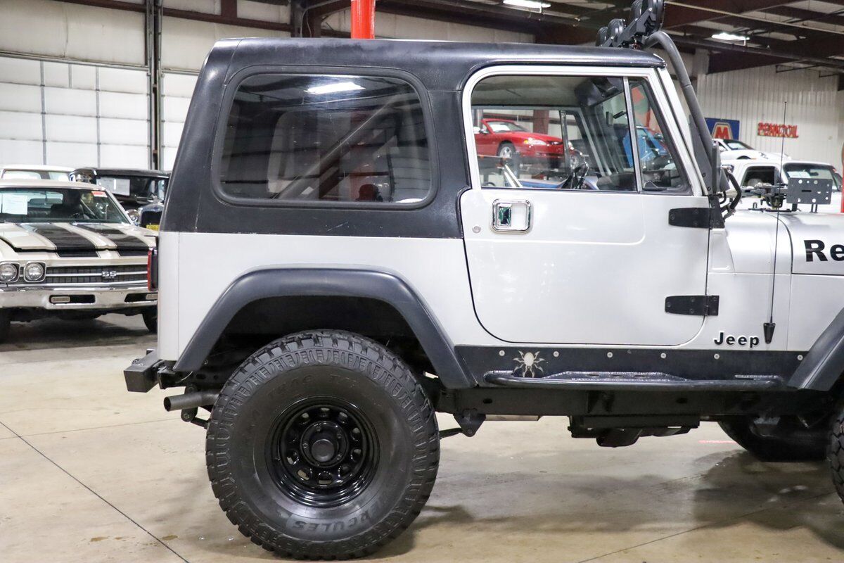 Jeep-CJ-1983-Silver-Black-262759-8