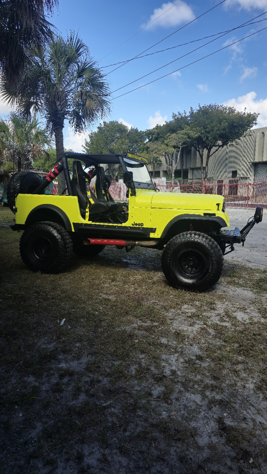 Jeep-CJ-1984-Black-yellow-805-3