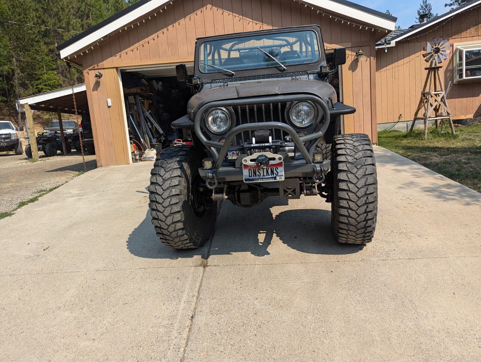 Jeep-CJ-1984-Gray-64374-2