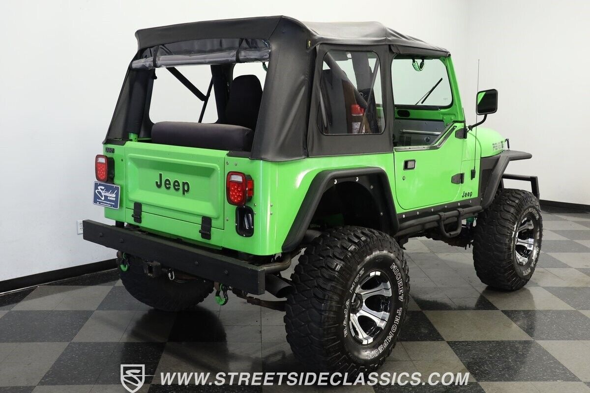 Jeep-CJ-1985-Green-Black-130589-11