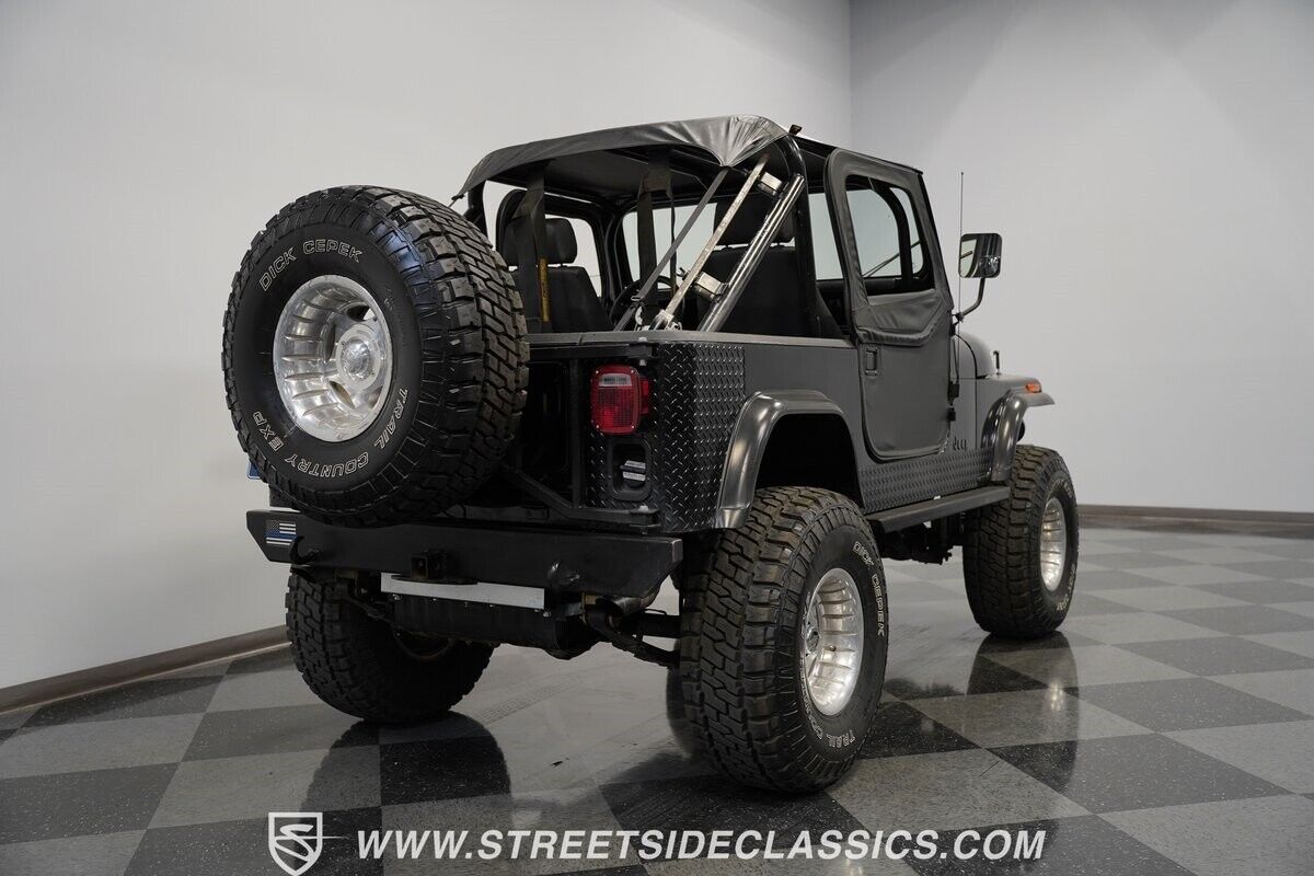 Jeep-CJ-1986-Black-Black-4881-10