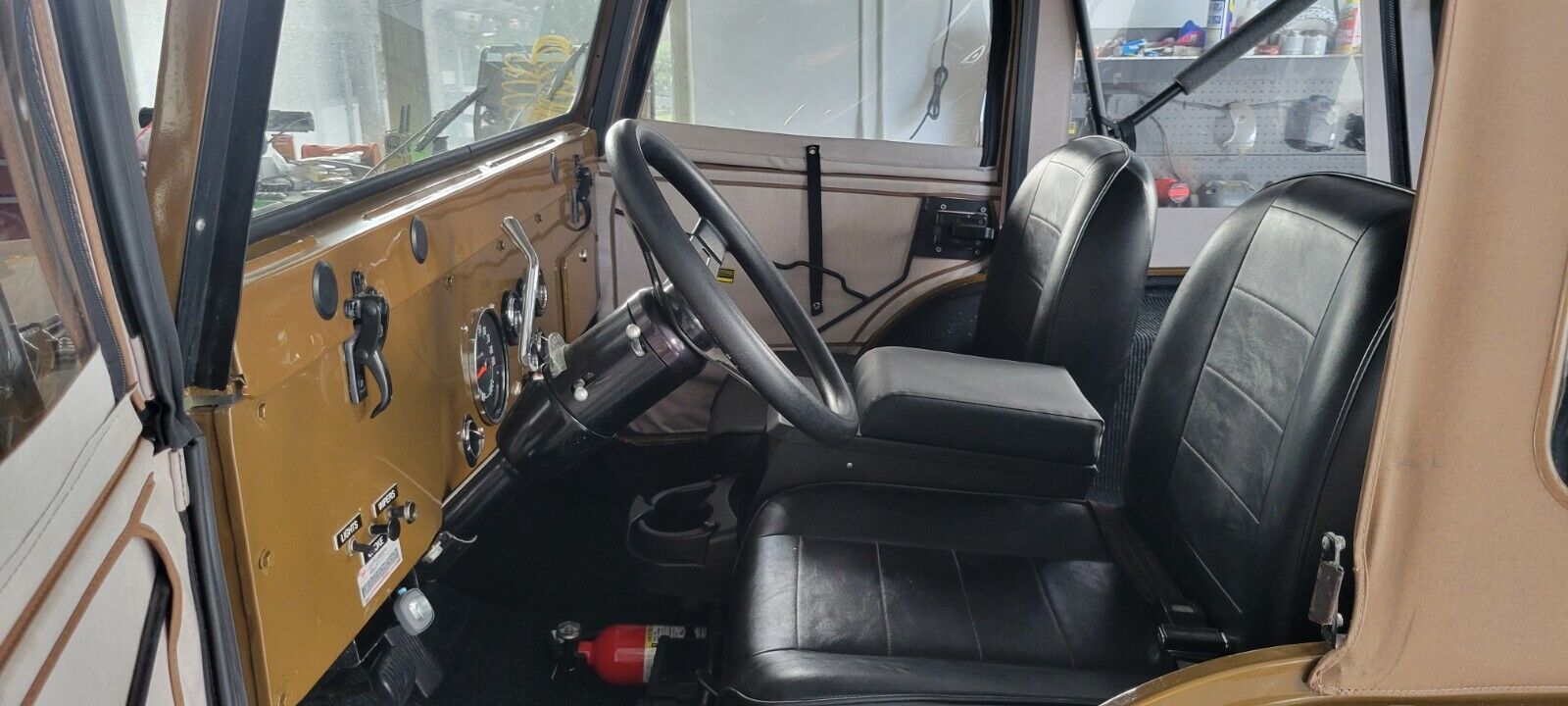 Jeep-CJ-Cabriolet-1969-Brown-Black-2-6