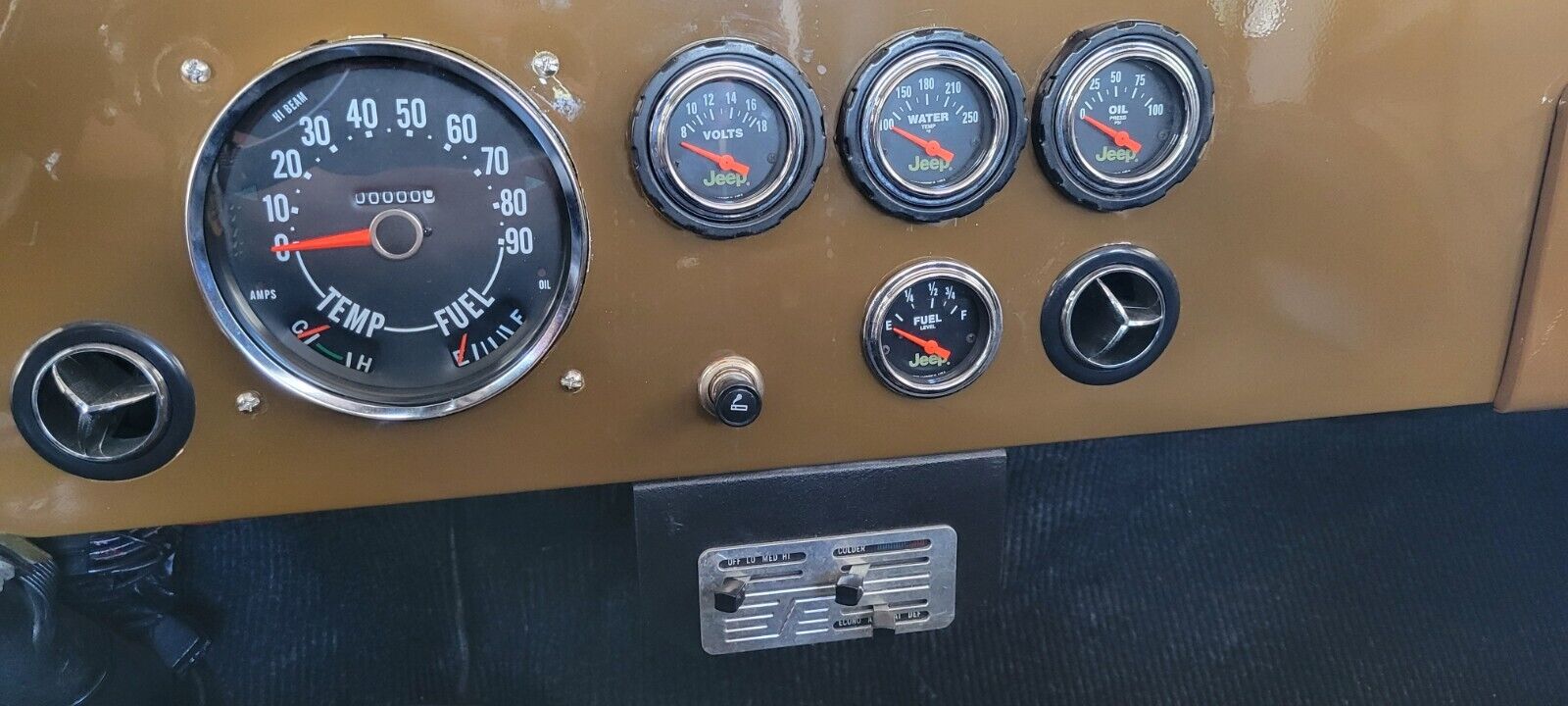 Jeep-CJ-Cabriolet-1969-Brown-Black-2-8