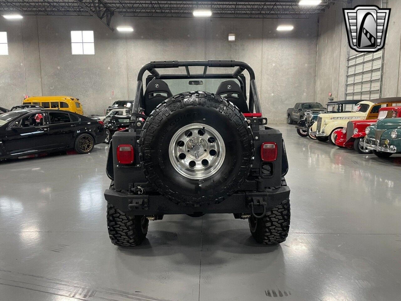 Jeep-CJ-Cabriolet-1982-Black-Black-181695-4