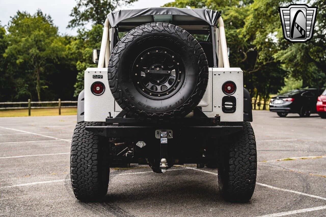 Jeep-CJ-Cabriolet-1982-White-Black-243400-5