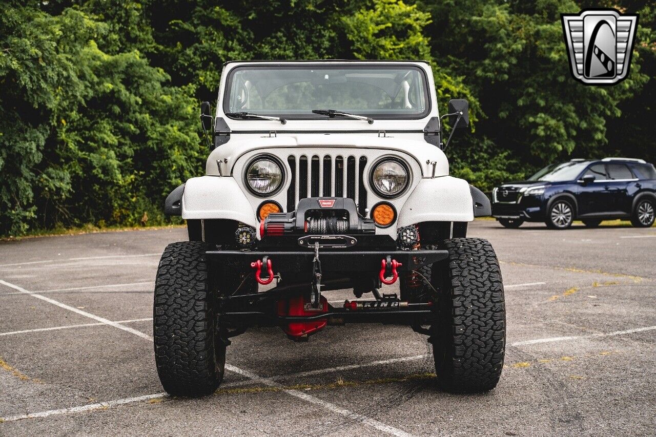 Jeep-CJ-Cabriolet-1982-White-Black-243400-9