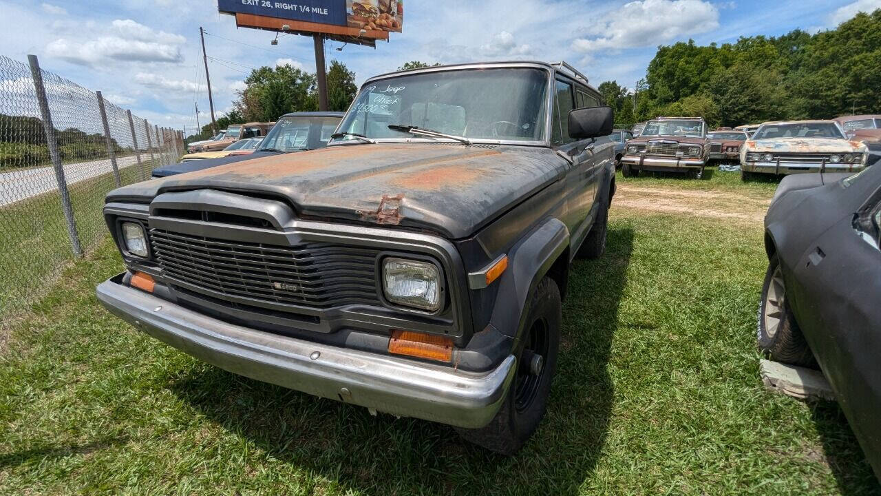 Jeep-Cherokee-SUV-1979-Gray-Black-172673-2