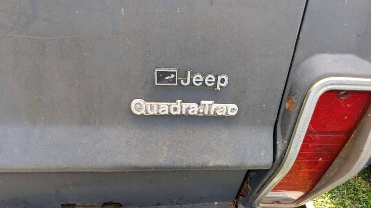 Jeep-Cherokee-SUV-1979-Gray-Black-172673-6