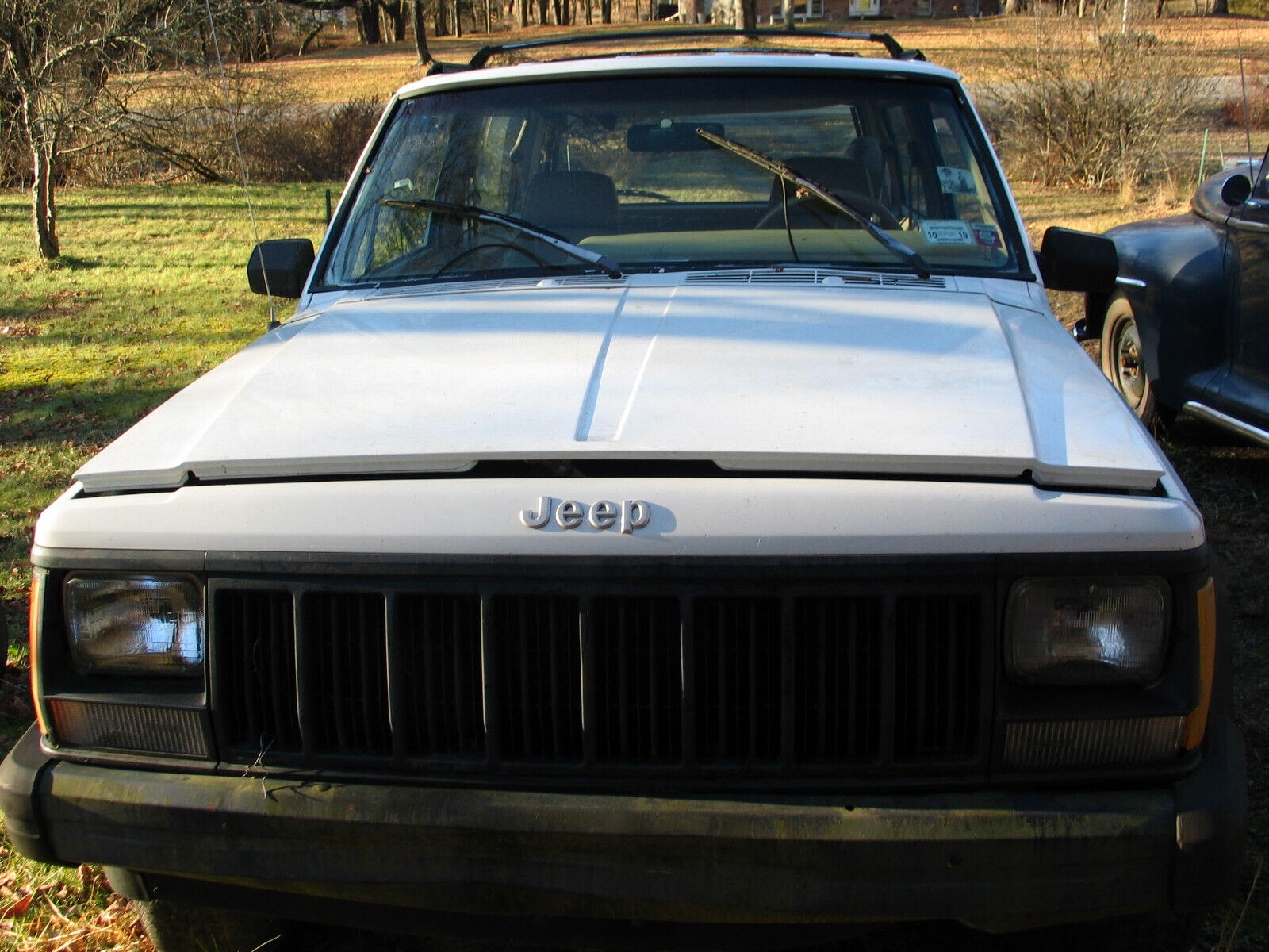 Jeep-Cherokee-SUV-1993-White-297669-1