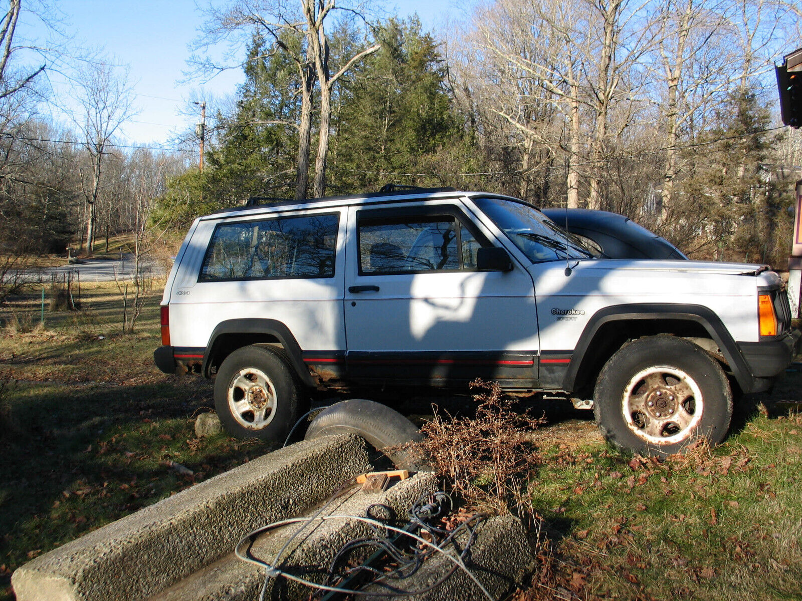 Jeep-Cherokee-SUV-1993-White-297669-2