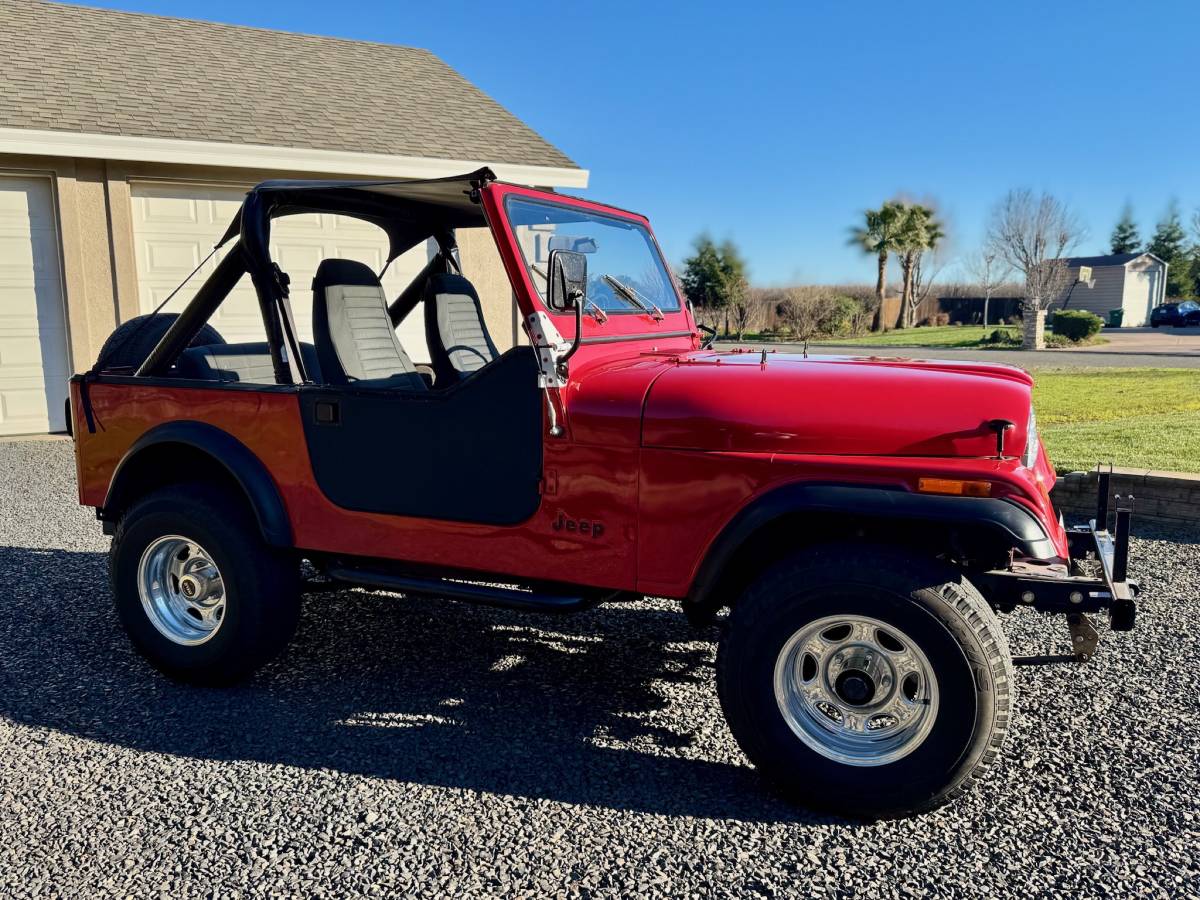 Jeep-Cj-7-1985-red-196814-1