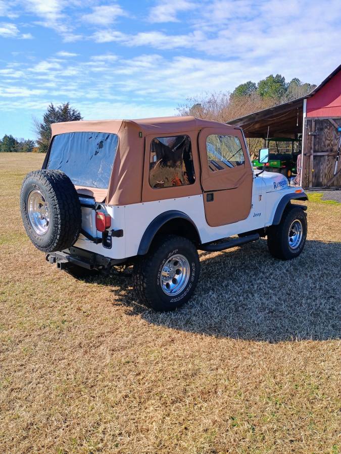 Jeep-Cj7-1983-white-128747-3