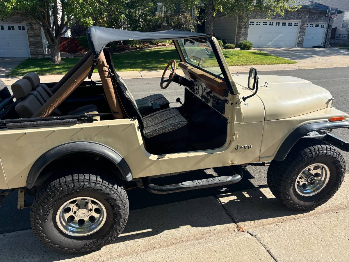 Jeep-Cj7-1984-brown-285756-1