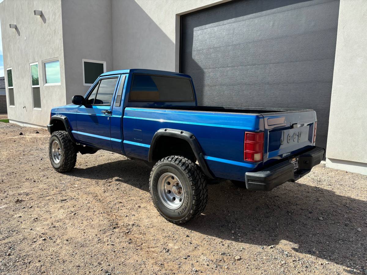 Jeep-Comanche-1988-16093-1