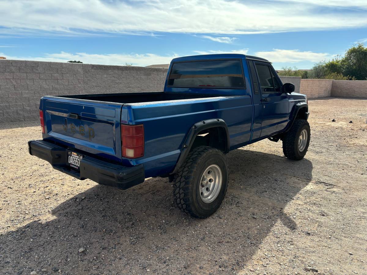 Jeep-Comanche-1988-16093-4