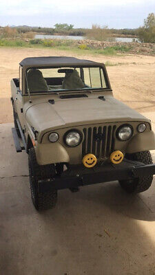 Jeep-Commando-SUV-1970-Tan-Black-0-3