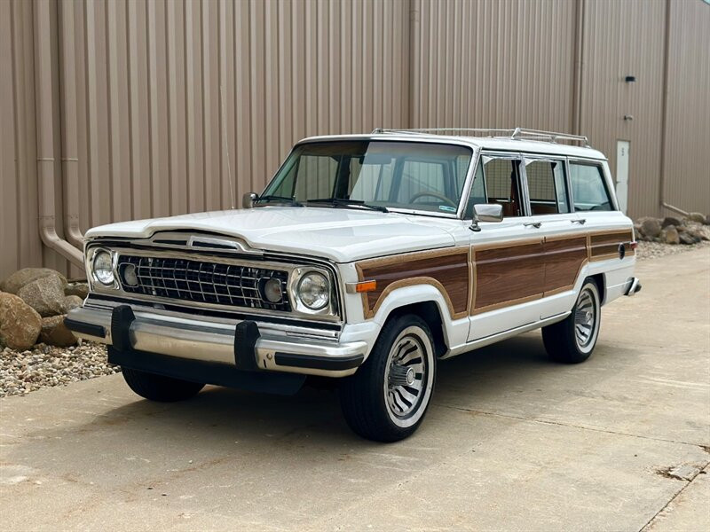 Jeep-Grand-Wagoneer-SUV-1984-White-Brown-120669-2