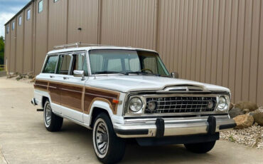 Jeep-Grand-Wagoneer-SUV-1984-White-Brown-120669-3