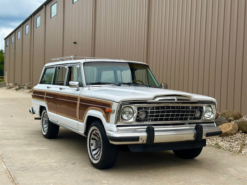 Jeep-Grand-Wagoneer-SUV-1984-White-Brown-120669-3