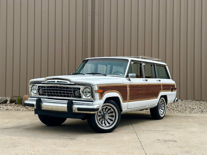 Jeep Grand Wagoneer SUV 1984