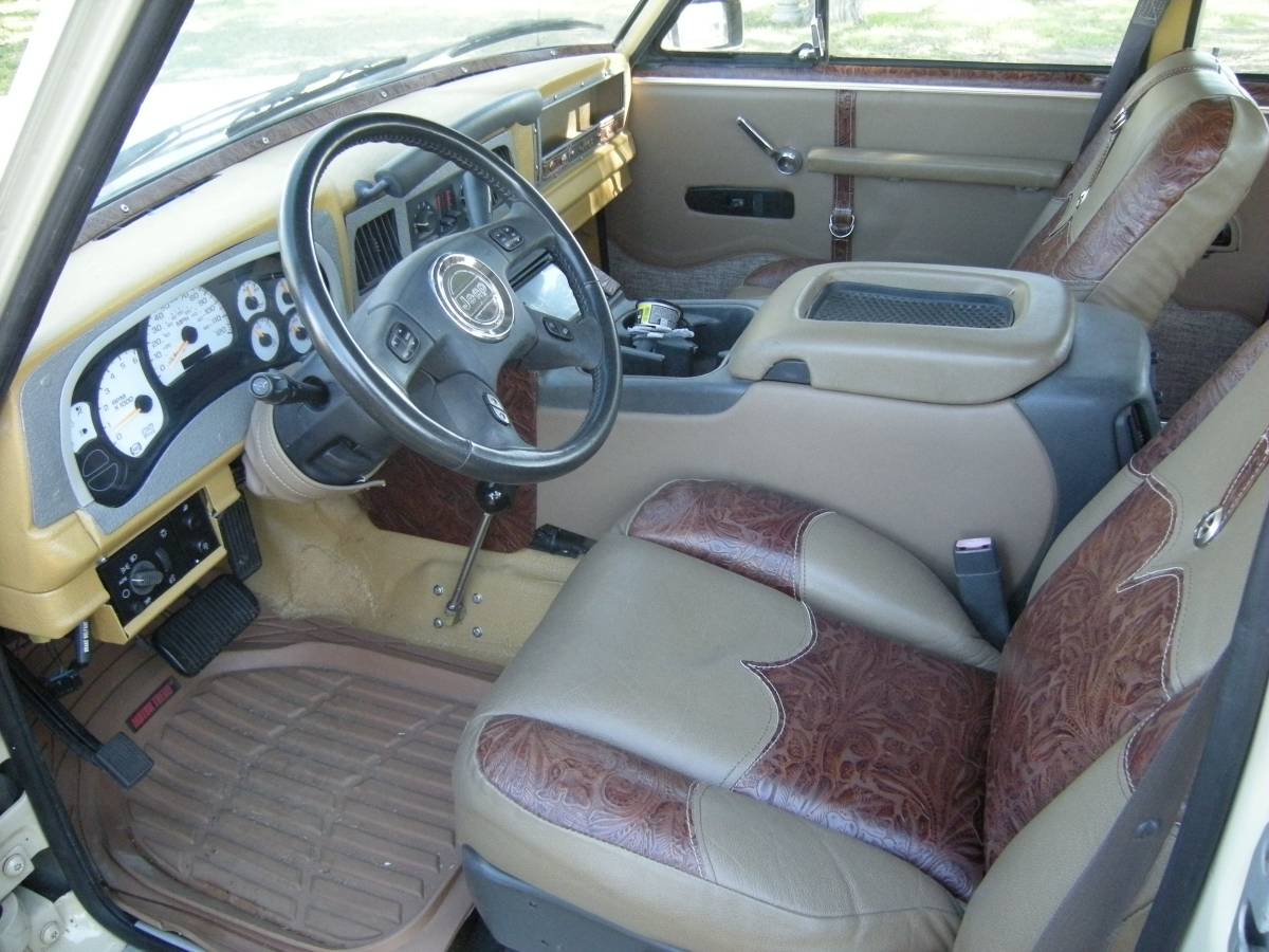 Jeep-Grand-wagoneer-1985-129-12