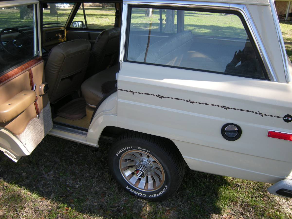 Jeep-Grand-wagoneer-1985-129-20