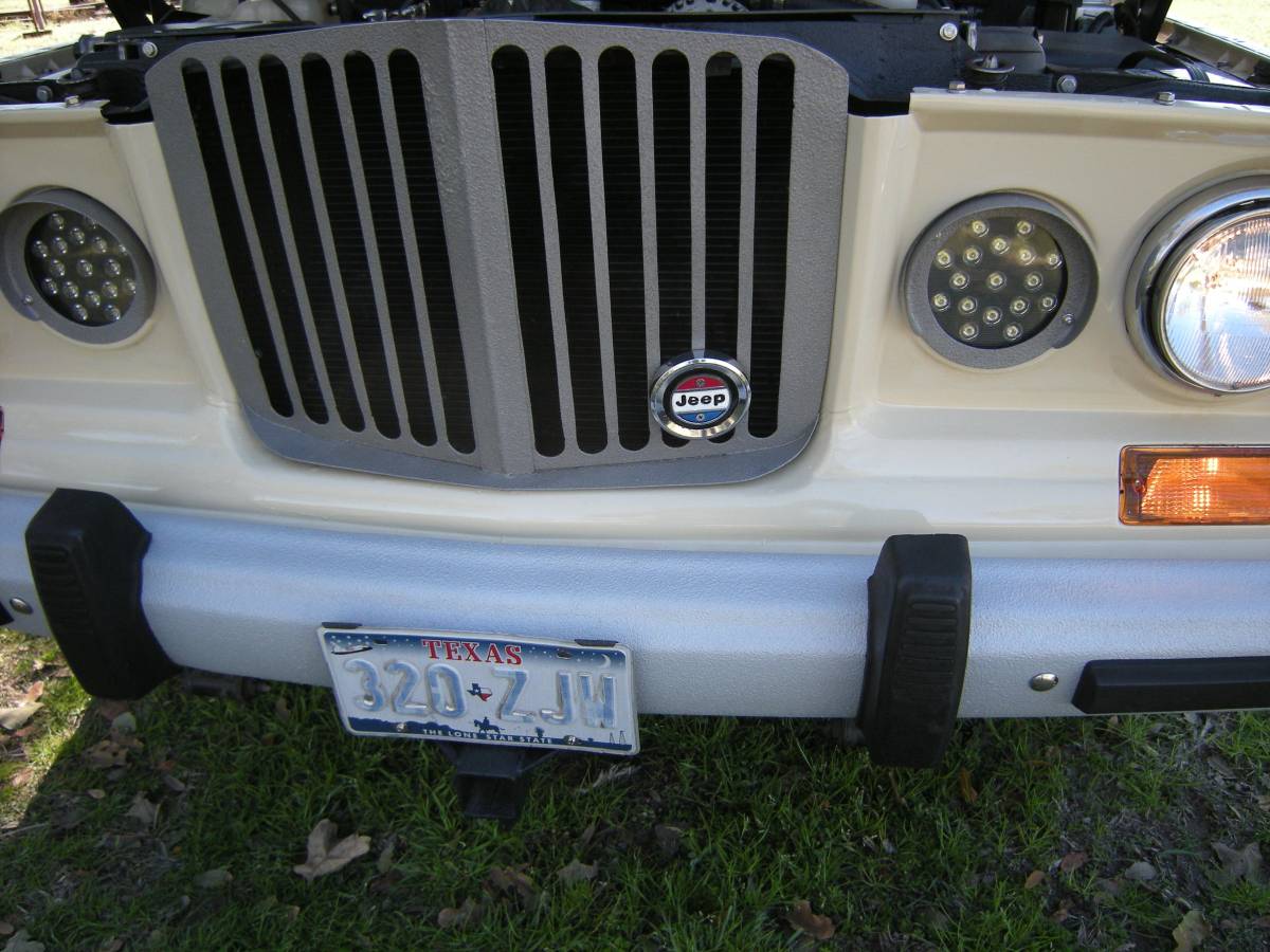 Jeep-Grand-wagoneer-1985-129-8