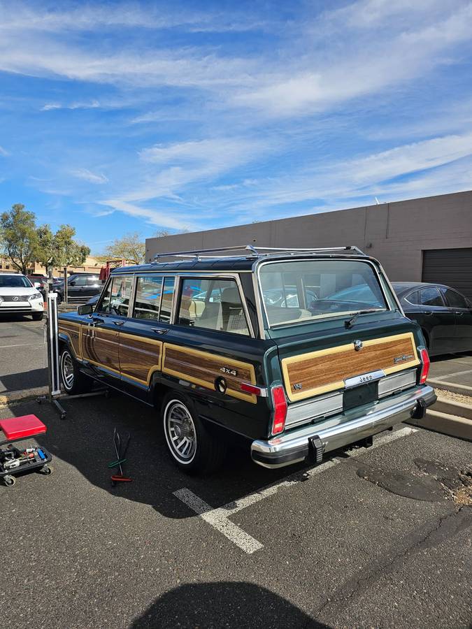 Jeep-Grand-wagoneer-1991-green-328305-1