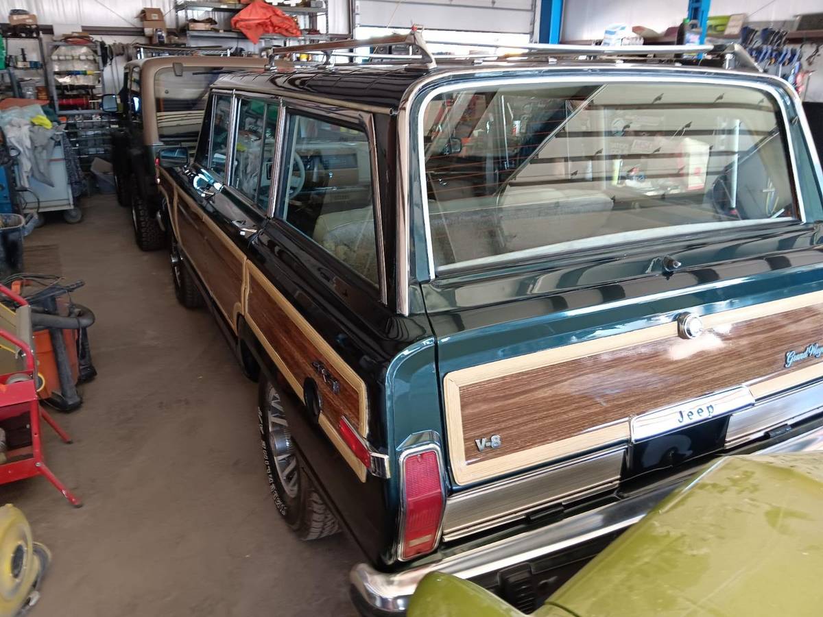 Jeep-Grand-wagoneer-1991-green-328305-6