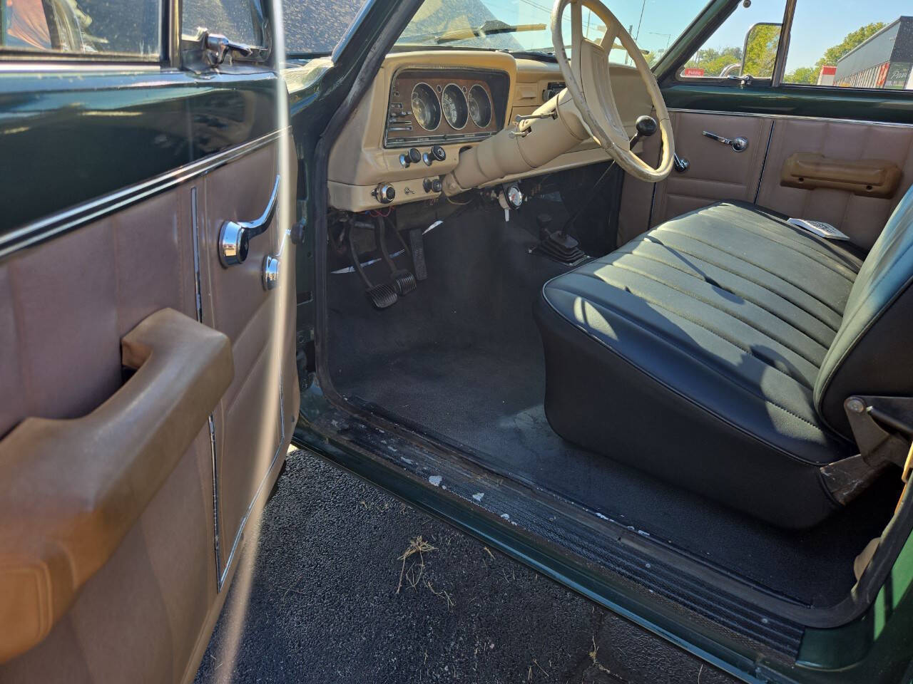 Jeep-J-10-Coupe-1978-Green-Tan-155068-12