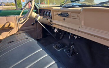 Jeep-J-10-Coupe-1978-Green-Tan-155068-7