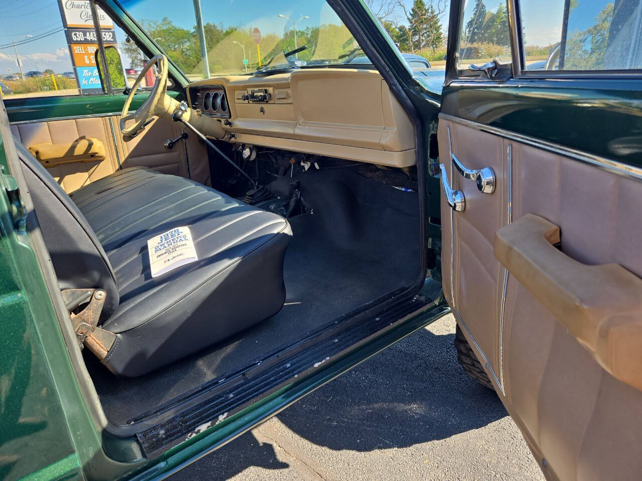 Jeep-J-10-Coupe-1978-Green-Tan-155068-8