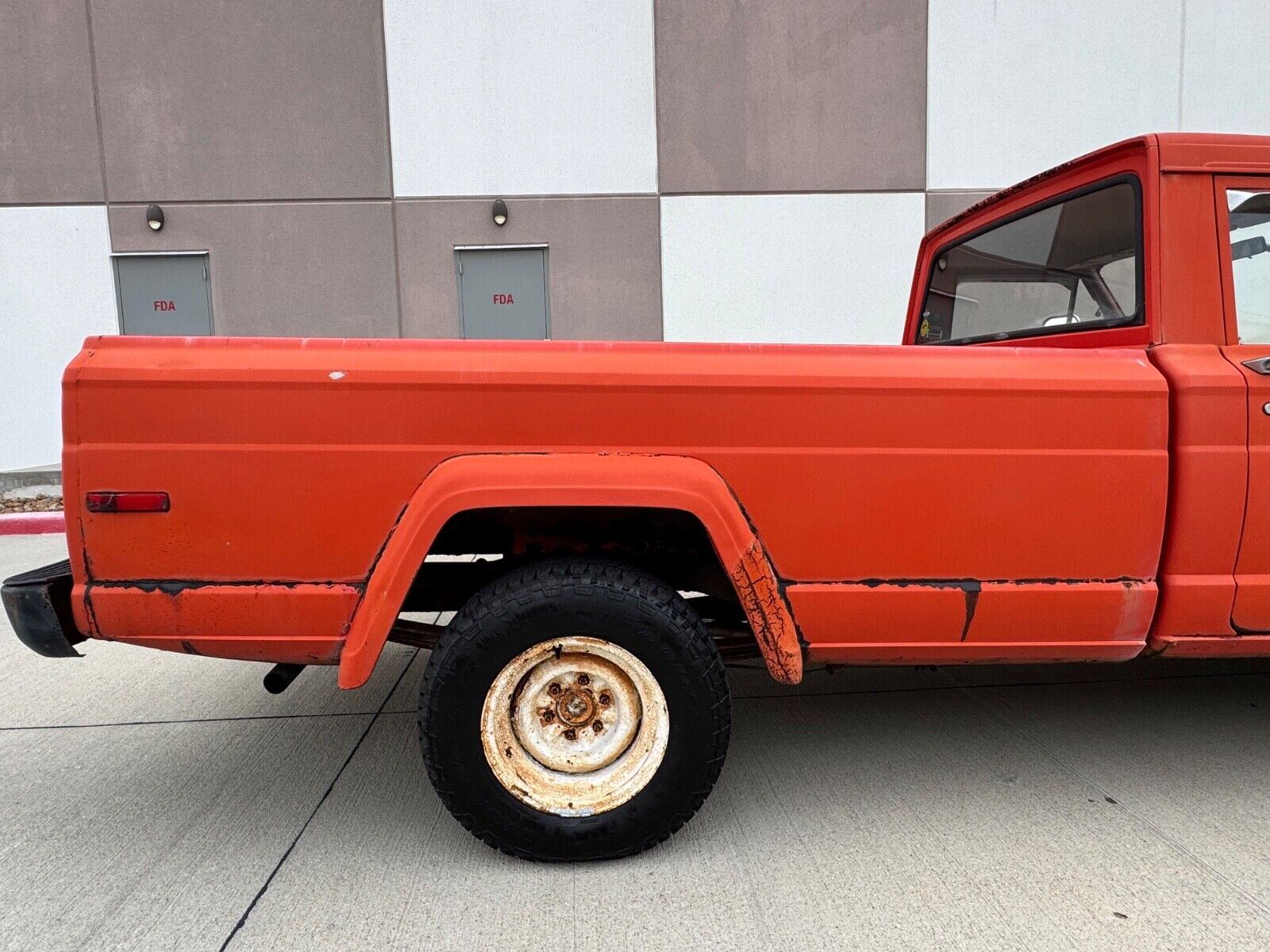 Jeep-J10-1975-Orange-Black-122862-12