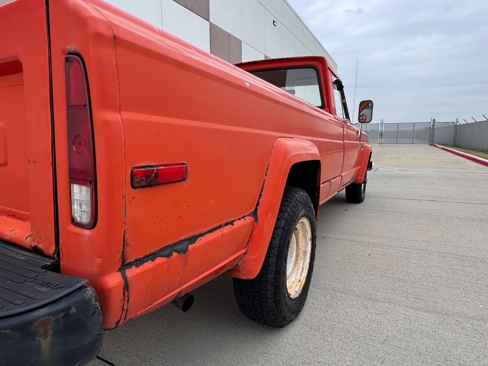 Jeep-J10-1975-Orange-Black-122862-13