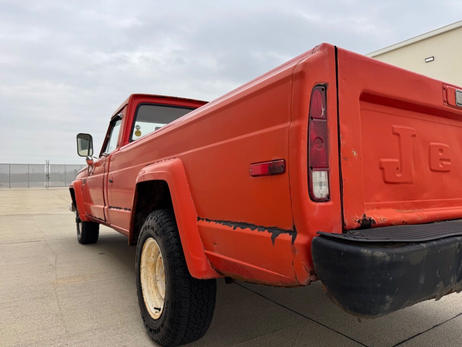 Jeep-J10-1975-Orange-Black-122862-16