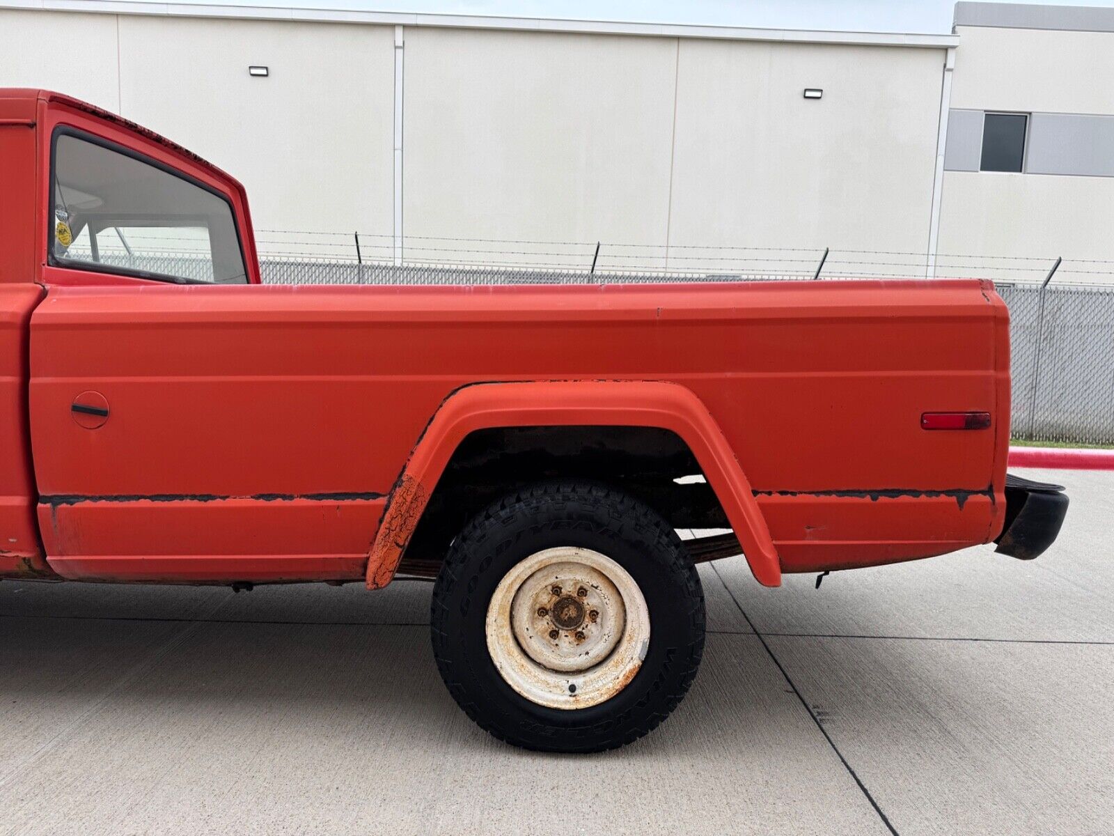 Jeep-J10-1975-Orange-Black-122862-17