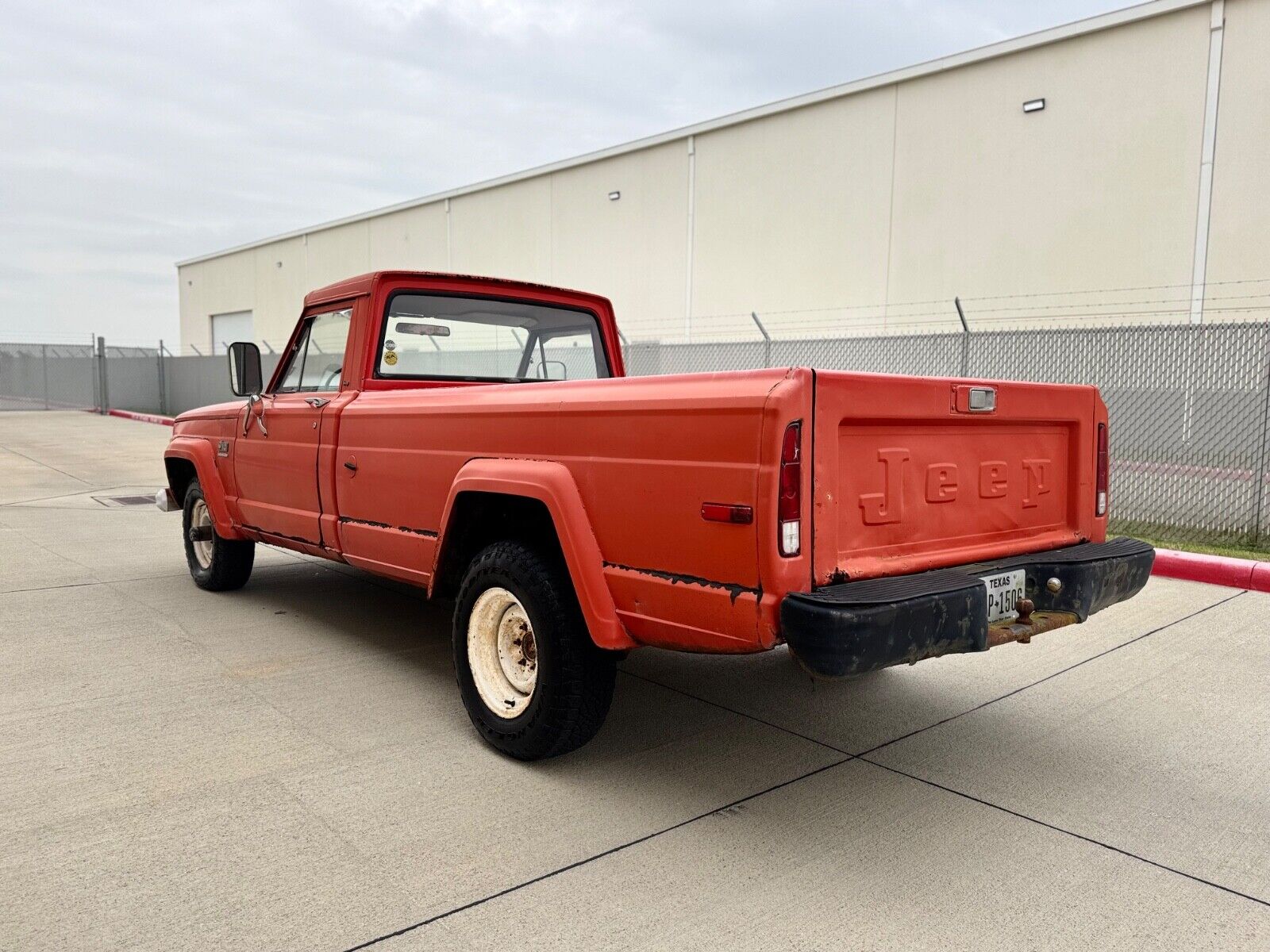 Jeep-J10-1975-Orange-Black-122862-2